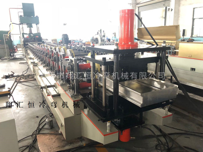 冷彎（wān）成型機