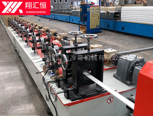 冷彎（wān）成型機